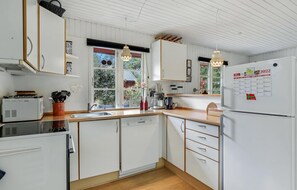 Mikrobølgeovn, kogeplade, opvaskemaskine, kaffe-/temaskine