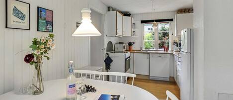 موقد طهي مسطح، غسالة أطباق، ماكينة لصنع القهوة/الشاي