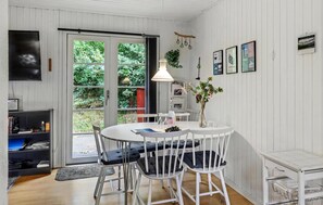 Dining - Cozy home in Nexø with WiFi (Nexø)