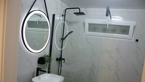 Unclassified image, 4 of 10, button - Captivating 1-bed Apartment in Rijeka (Rijeka)