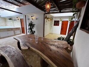Fridge, microwave, oven, stovetop - Casa Moneda 5br old City AC Picusi (Bolívar)