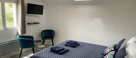 1 bedroom, travel cot, free WiFi, bed sheets