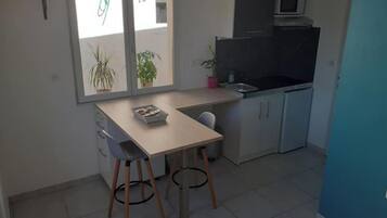 Fridge, microwave, stovetop, coffee/tea maker