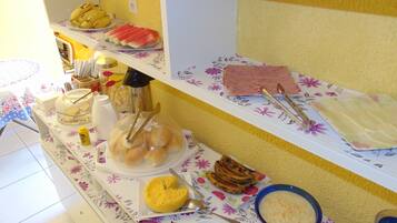 Café da manhã continental grátis todos os dias