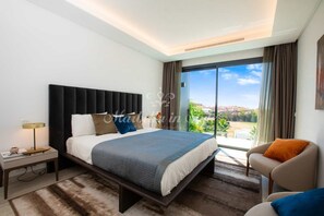 4 makuuhuonetta, tallelokero huoneessa, silitysrauta/-lauta