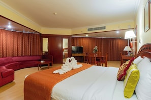 Signature Suite | 1 bedroom, pillowtop beds, minibar, in-room safe