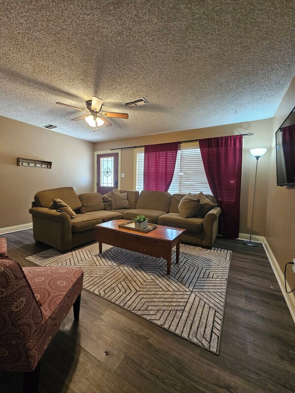 TV - Cozy home close to Texas Tech (Lubbock)