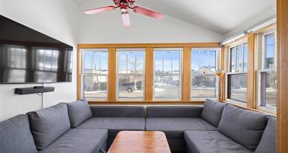 Dog Friendly home with Wi-Fi Close to downtown & 7 miles to RLM-Grizzly Grotto