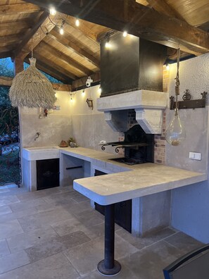 Property grounds - Typical house with dovecote, swimming pool, summer kitchen, close to vineyards (Courrech, GREZELS)