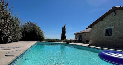 Typical house with dovecote, swimming pool, summer kitchen, close to vineyards