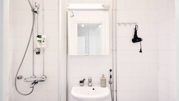 Suihku, hiustenkuivaaja, bidee, pyyhkeet