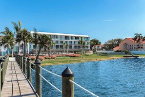 Harbor Island Beach Club Resort Marina - Sunshine Shores | Beach-facing Stunner w/ Sunny PVT Pool, Fairytale BR, Karaoke (Melbourne Beach)