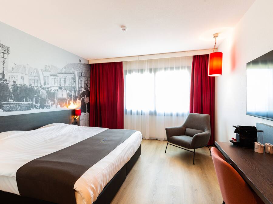 In-room safe, desk, free WiFi, bed sheets