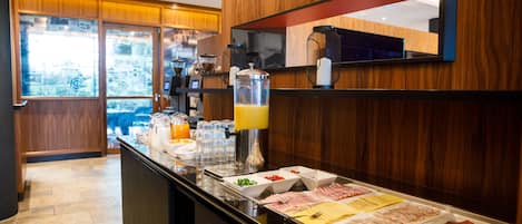 Petit déjeuner continental (18.25 EUR par personne)