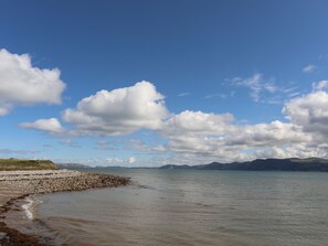 Beach nearby - Lleiniog Cottage (Beaumaris)