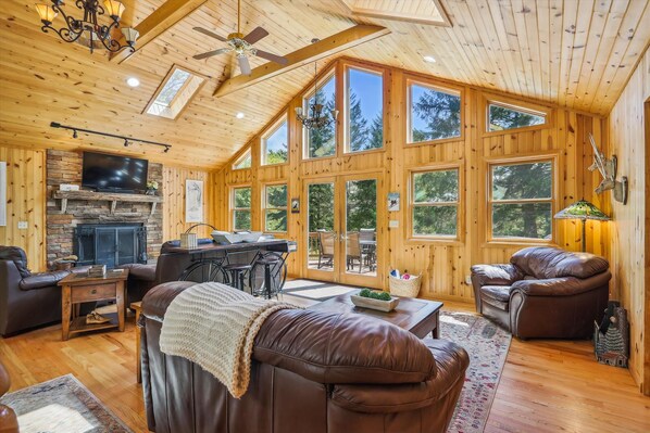 Smart TV, fireplace, DVD player