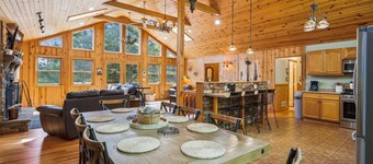 Spectacular views! Spectacular lodging! Welcome to Yeti's Den!!