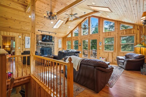 A Rare Mountaintop Retreat That Truly Has It All