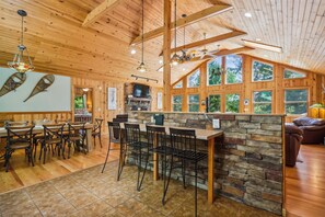 Dining - A Rare Mountaintop Retreat That Truly Has It All (Davis)