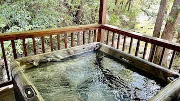Bồn tắm spa ngoài trời