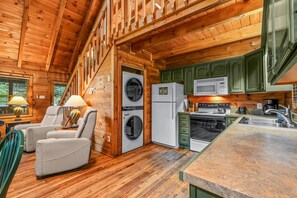 Cabin, 2 Bedrooms | Private kitchen | Fridge, oven, coffee/tea maker, toaster