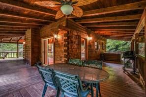 Cabin, 2 Bedrooms | Outdoor dining
