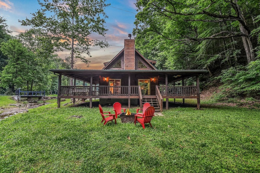 Willow Creek 2 Bedroom Cabin by RedAwning