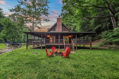 Willow Creek 2 Bedroom Cabin by RedAwning