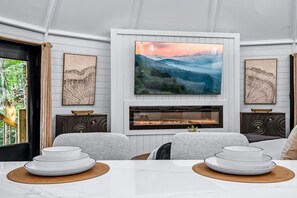 Dining - Dream Catcher 1 Bedroom Home by RedAwning (Townsend)
