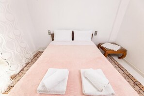 2 bedrooms, blackout curtains, soundproofing, iron/ironing board - Vista de Montana Meteora (Kalabaka)