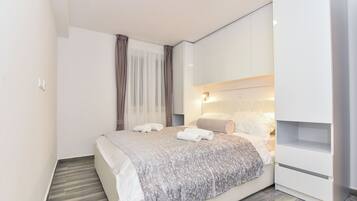 Appartamento Luxury | Biancheria da letto ipoallergenica, una cassaforte in camera