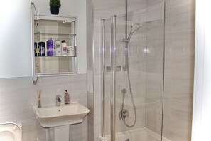 Apartment, 1 Queen Bed | Bathroom | Separate tub and shower, deep soaking tub, hair dryer, towels