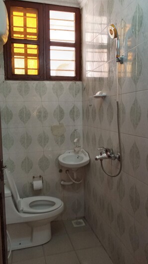 Bathroom - Masala Living (Zanzibar Town)