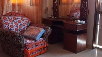 WiFi (free), bed sheets