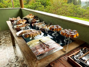 Tempat makan luar
