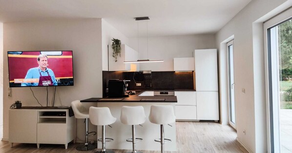 Refrigerador, microondas, horno, placa de cocina