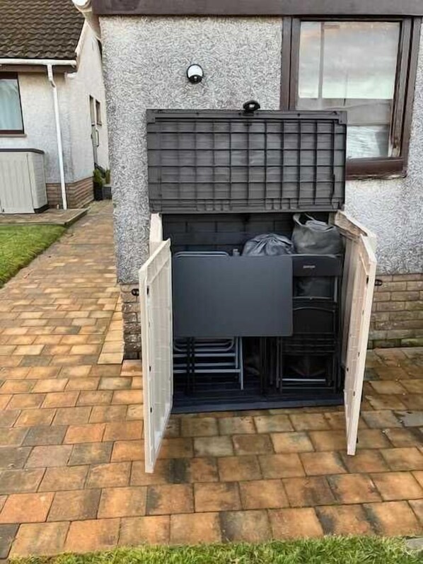Property grounds - Charming 2 bed house, Perfect base for sightseeing (Johnstone)