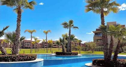 ïïïïïPRESTIGIA golf pool greenery luxurious apartment