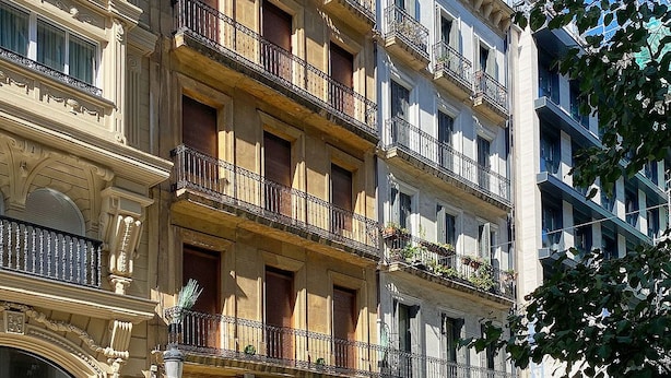 A multi-story building with balconies, a storefront, and a parked car. - Idiakez by FeelFree Rentals (San Sebastián)