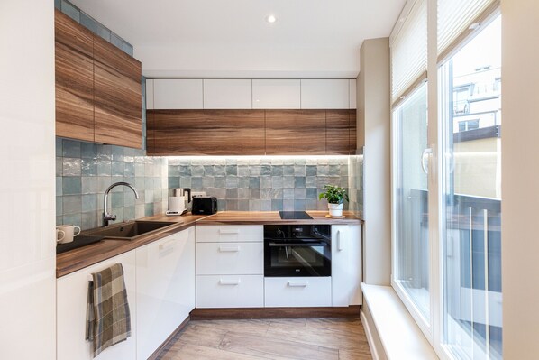 Réfrigérateur, micro-ondes, four, lave-vaisselle