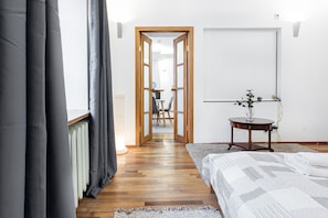 Iron/ironing board, free WiFi, bed sheets