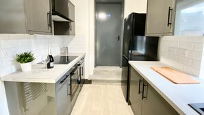 Comfort House, Private Bathroom (Fairfield Terrace) | Private kitchen - 4 Fairfield Terrace, Pelaw (Gateshead)