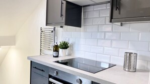 Comfort House, Private Bathroom (Fairfield Terrace) | Private kitchen - 4 Fairfield Terrace, Pelaw (Gateshead)