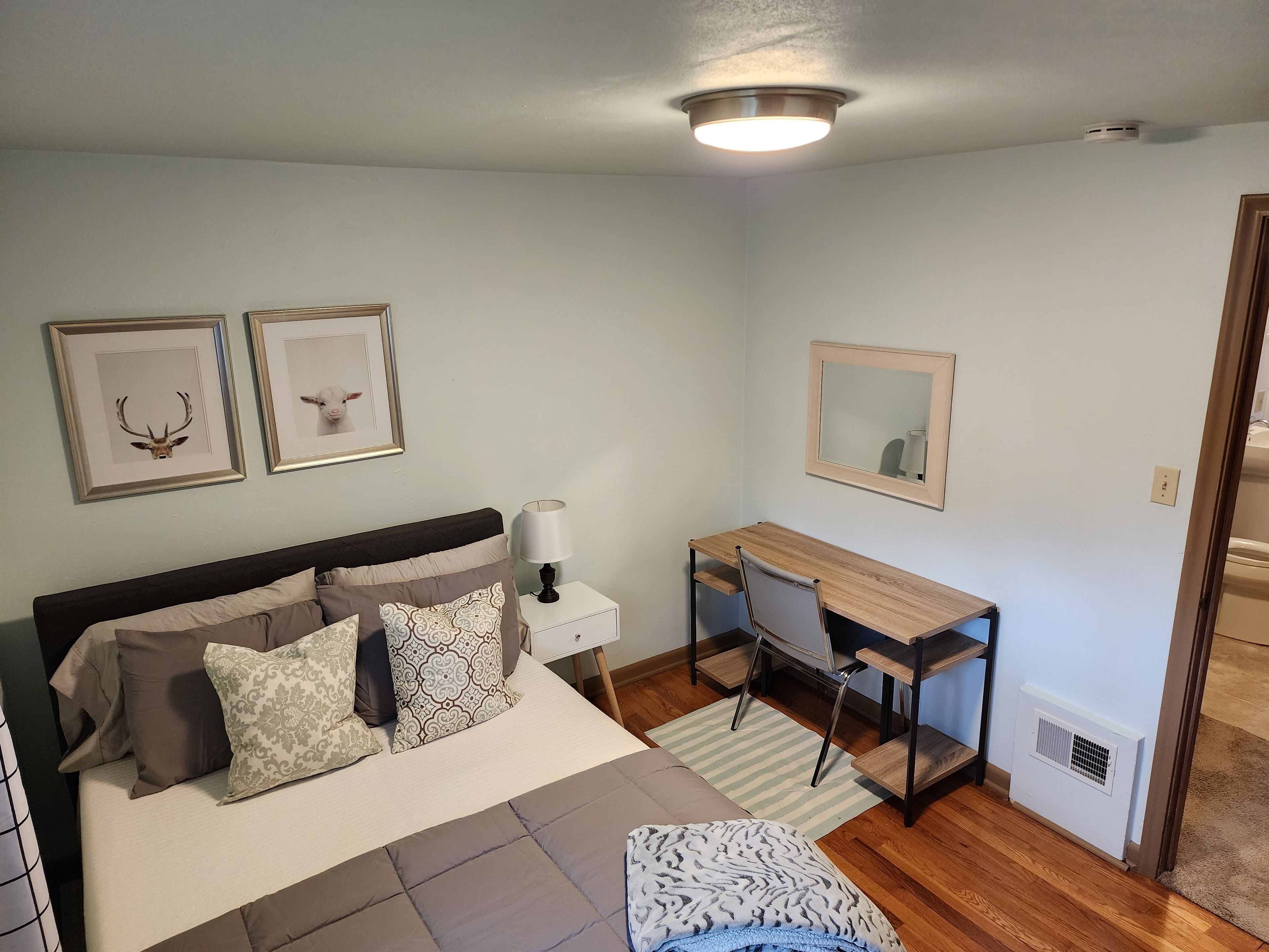 3 chambres, bureau, fer et planche à repasser, Wi-Fi gratuit