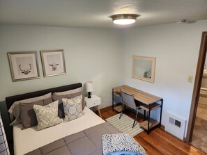 3 室のベッドルーム、デスク、アイロン / アイロン台、WiFi (無料)