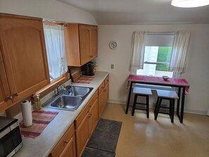 雪櫃、微波爐、焗爐、爐具