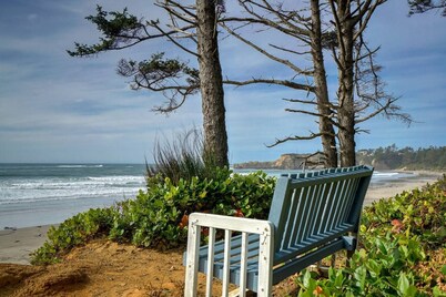 Tiki of the Pines Private Ocean Access A-Frame