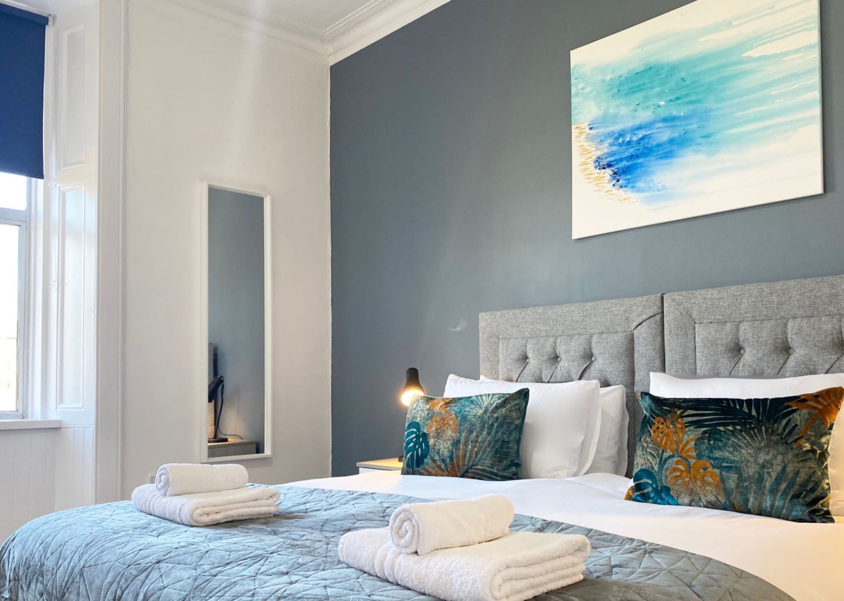 2 habitaciones, decoración personalizada y muebles diferentes 