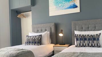 Apartment, 2 Bedrooms, Non Smoking | 2 bedrooms, individually decorated, individually furnished