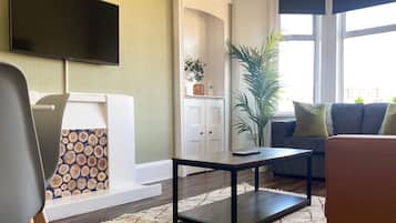 Apartment, 2 Bedrooms, Non Smoking | Living area | 43-inch Smart TV with digital channels, TV, Netflix